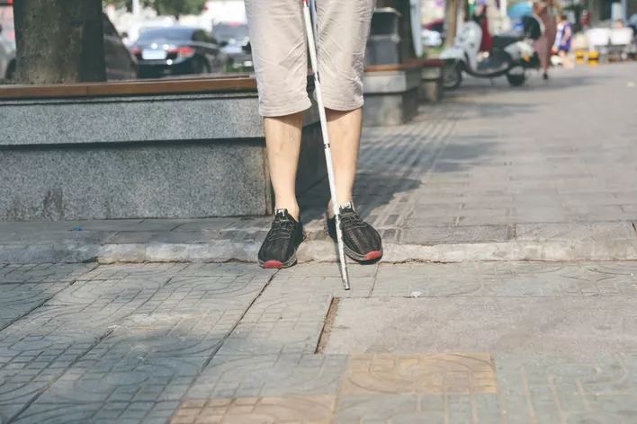 公共交通无障碍设施：科技翅膀助力盲人出行新飞跃